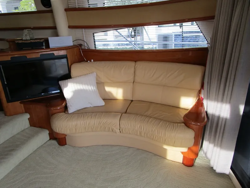 Slide: The Image of Salon To Starboard - 8604492