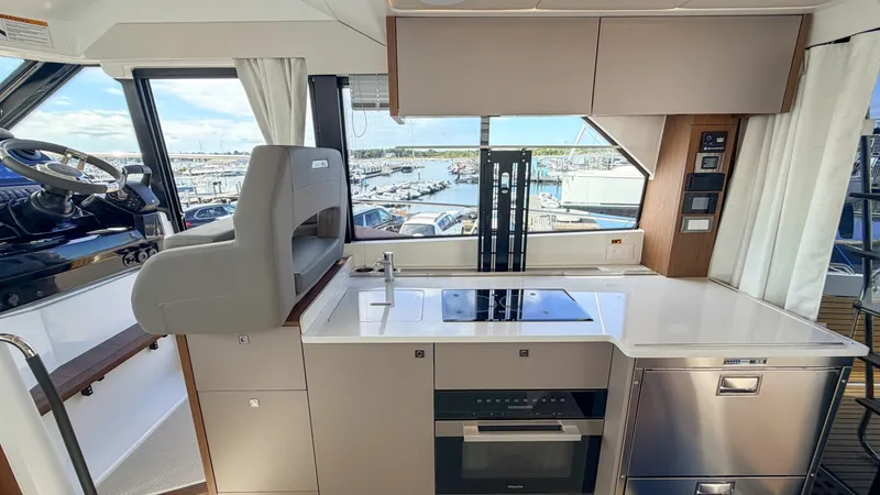 Slide: The Image of Beneteau Antares 12 Fly 2027 - 7843252