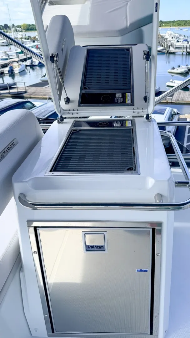 Slide: The Image of Beneteau Antares 12 Fly 2027 - 7843236