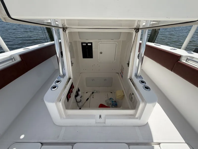 Slide: The Image of Invincible 36 - Head at Forward 2007 Invincible 36 Open Fisherman - 7684478