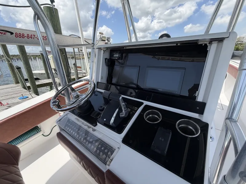 Slide: The Image of Invincible 36 - Helm 2007 Invincible 36 Open Fisherman - 7684485
