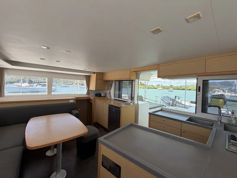 Slide: The Image of Lagoon 450F 2018 - 7405493