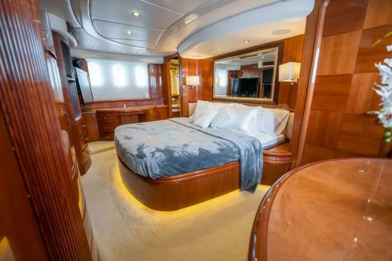 Slide: The Image of Azimut 80 Carat 2004 - 7405446