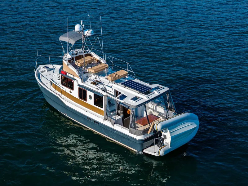 Slide: The Image of Ranger Tug R-31 CB 2016 - 7453776