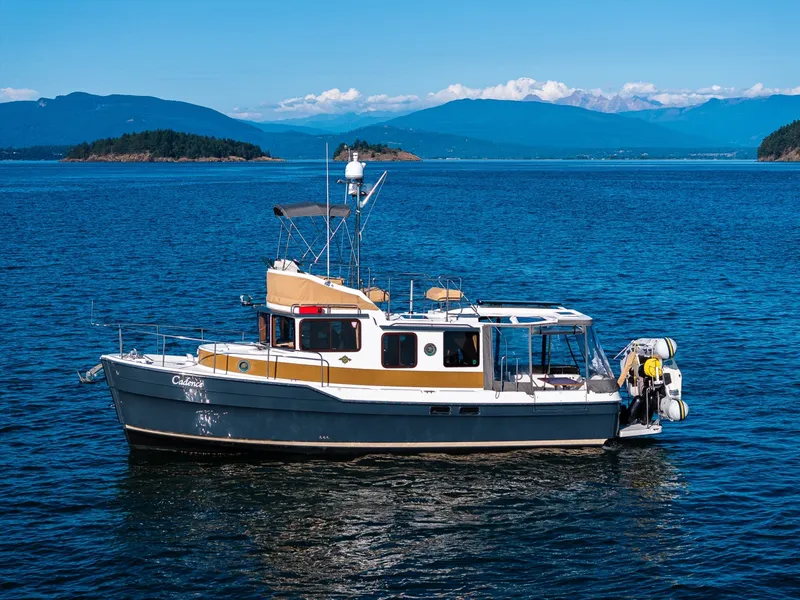 Slide: The Image of Ranger Tug R-31 CB 2016 - 7453778