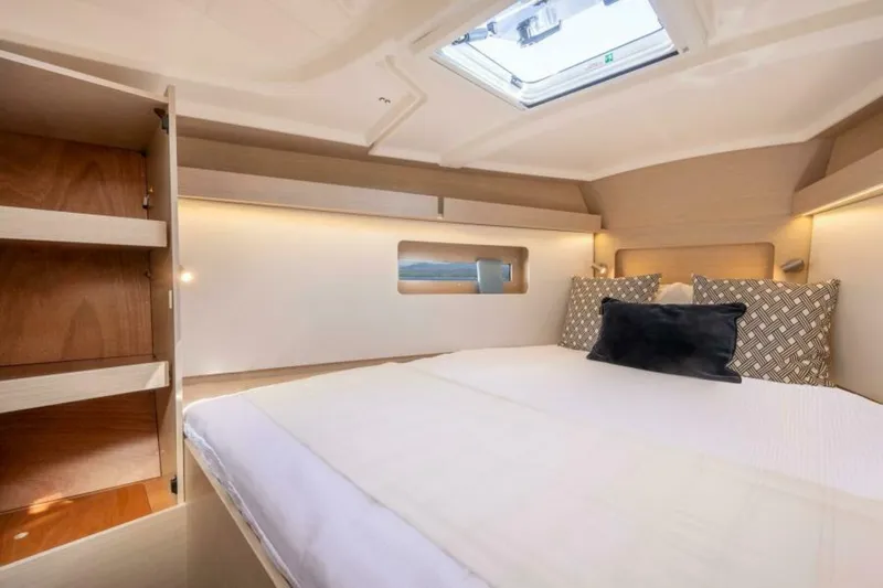Slide: The Image of Beneteau Oceanis 37.1 2027 - 7405741