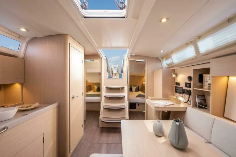 Slide: The Image of Beneteau Oceanis 37.1 2027 - 7405746