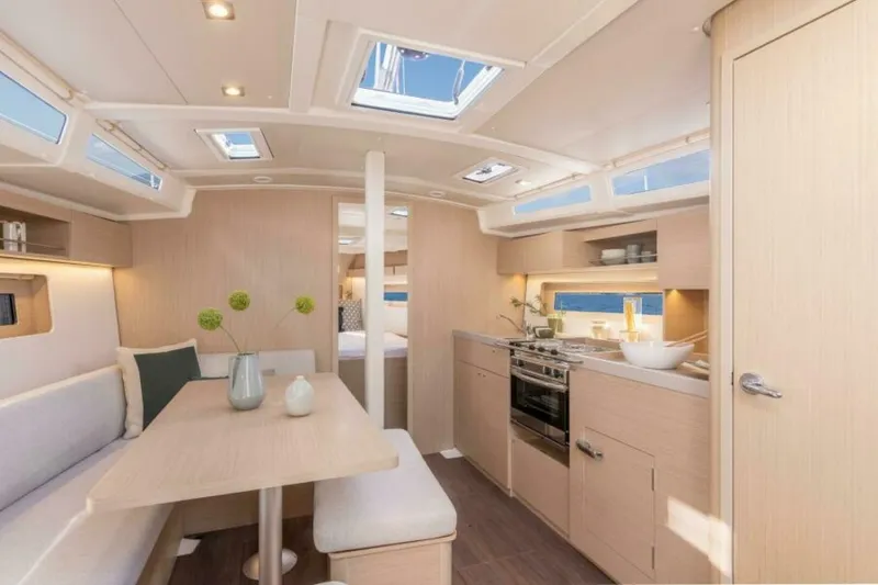 Slide: The Image of Beneteau Oceanis 37.1 2027 - 7405743