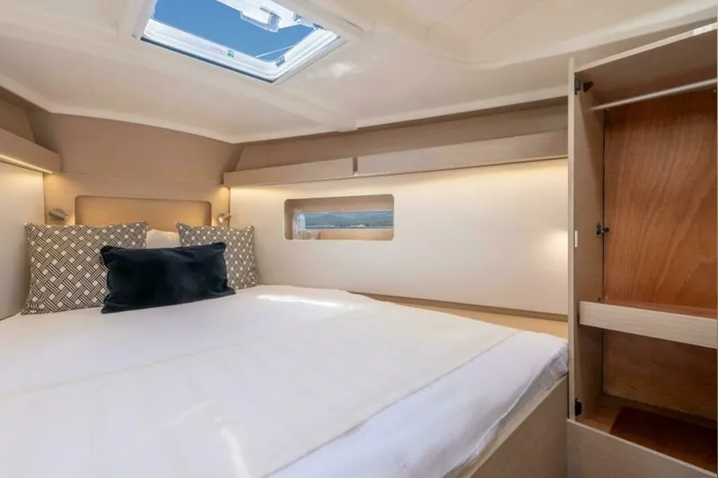 Slide: The Image of Beneteau Oceanis 37.1 2027 - 7405740