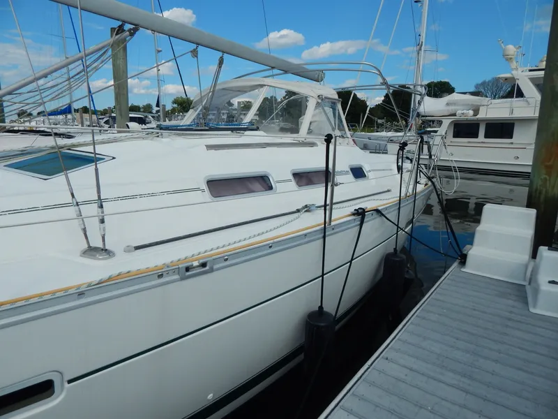 Slide: The Image of Beneteau 373 2005 - 7722986