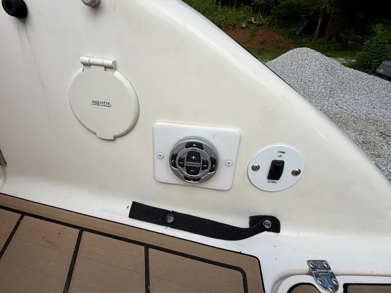 Slide: The Image of Chaparral 230 SSi Bowrider 2002 - 7406928