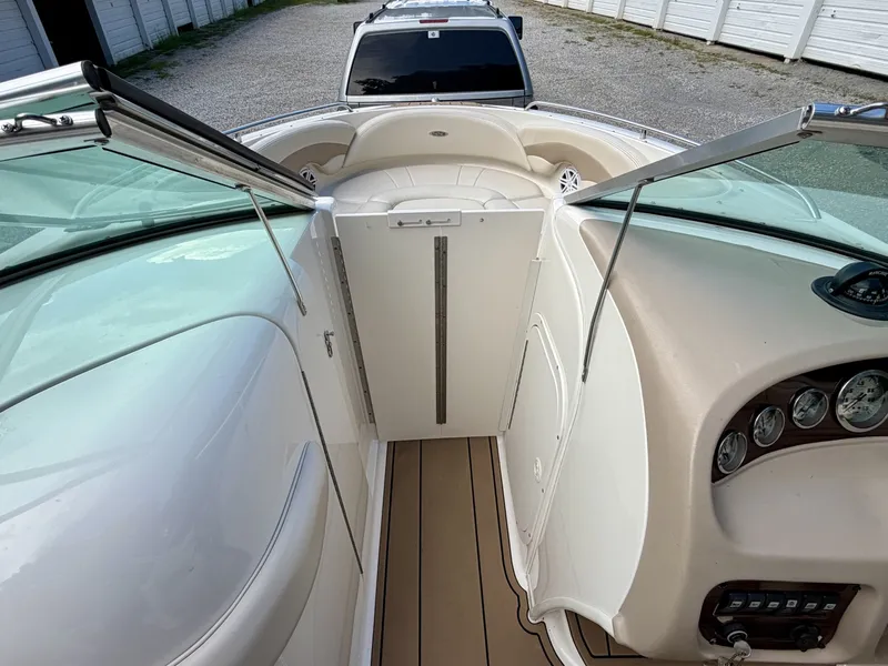 Slide: The Image of Chaparral 230 SSi Bowrider 2002 - 7406874
