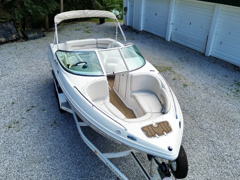 Slide: The Image of Chaparral 230 SSi Bowrider 2002 - 7406733