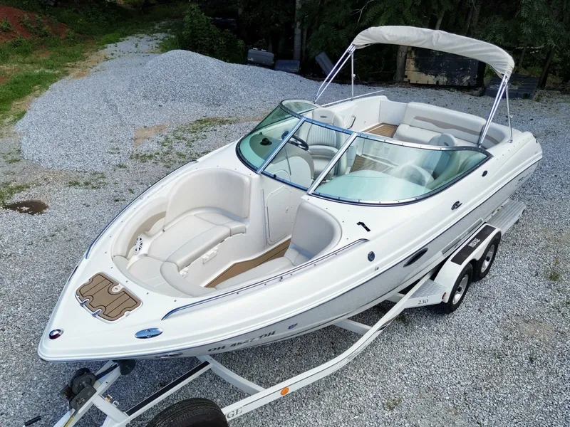 Slide: The Image of Chaparral 230 SSi Bowrider 2002 - 7406734