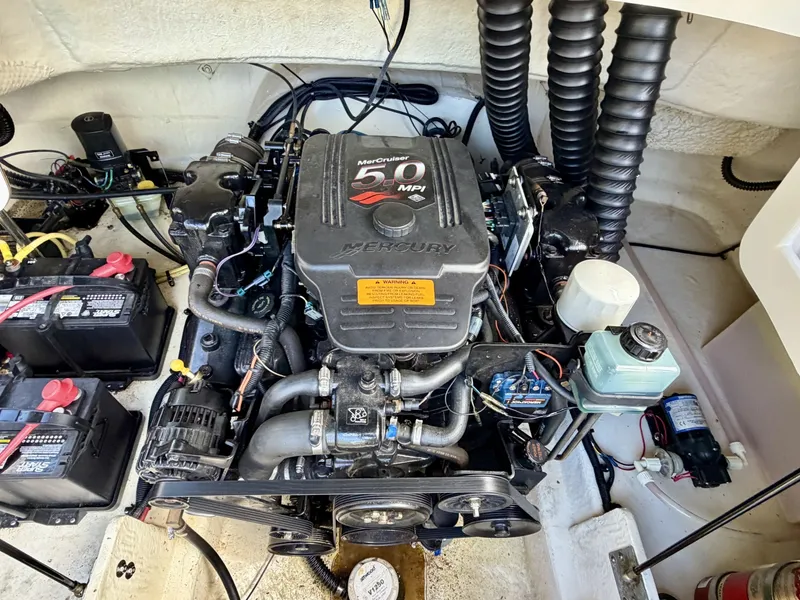 Slide: The Image of Chaparral 230 SSi Bowrider 2002 - 7406916