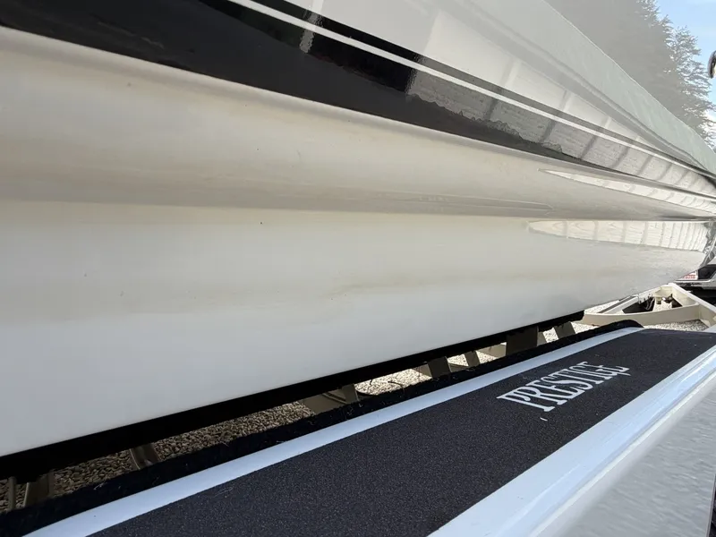 Slide: The Image of Chaparral 230 SSi Bowrider 2002 - 7406983