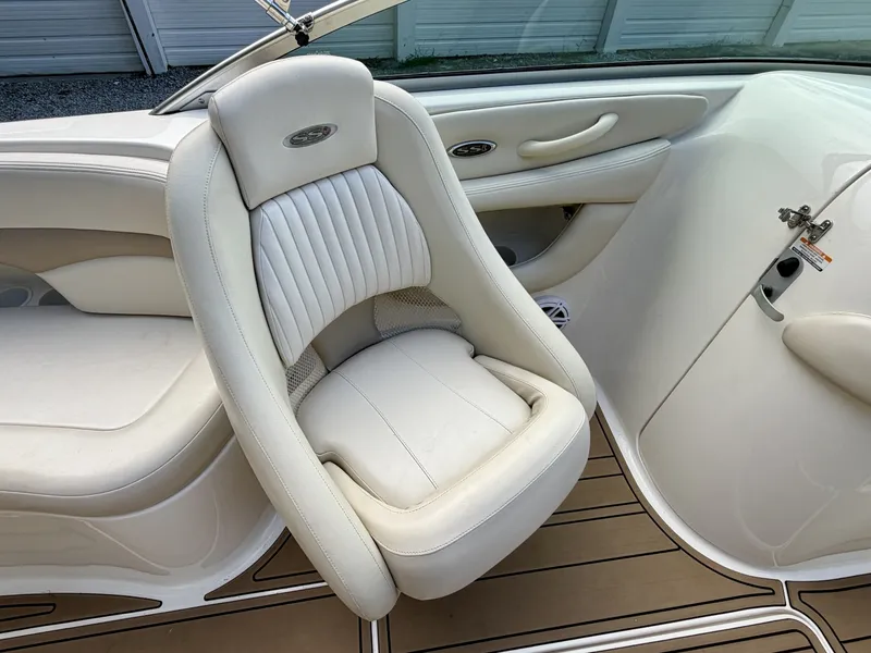 Slide: The Image of Chaparral 230 SSi Bowrider 2002 - 7406847