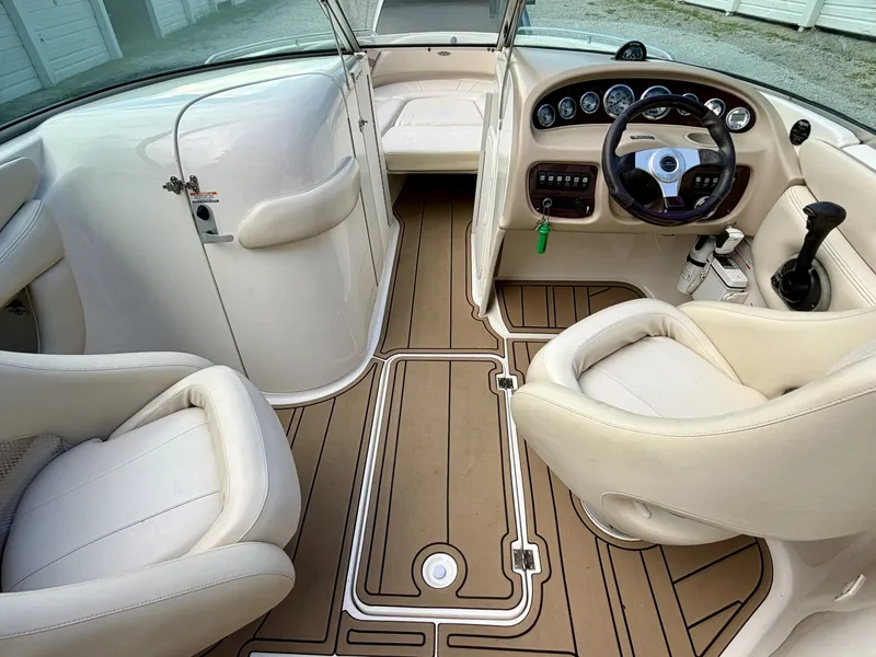 Slide: The Image of Chaparral 230 SSi Bowrider 2002 - 7406867