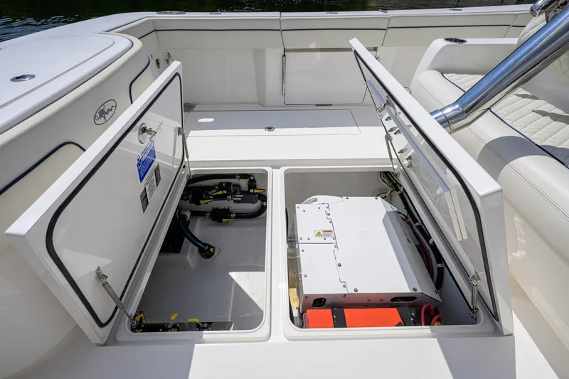 Slide: The Image of Valhalla Boatworks 41 2020 - 7407139