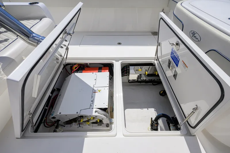 Slide: The Image of Valhalla Boatworks 41 2020 - 7407138