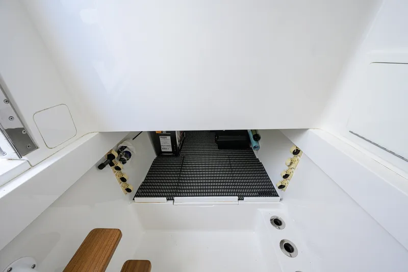 Slide: The Image of Valhalla Boatworks 41 2020 - 7407145