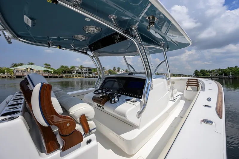 Slide: The Image of Valhalla Boatworks 41 2020 - 7407142
