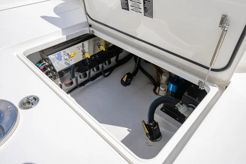 Slide: The Image of Valhalla Boatworks 41 2020 - 7407140
