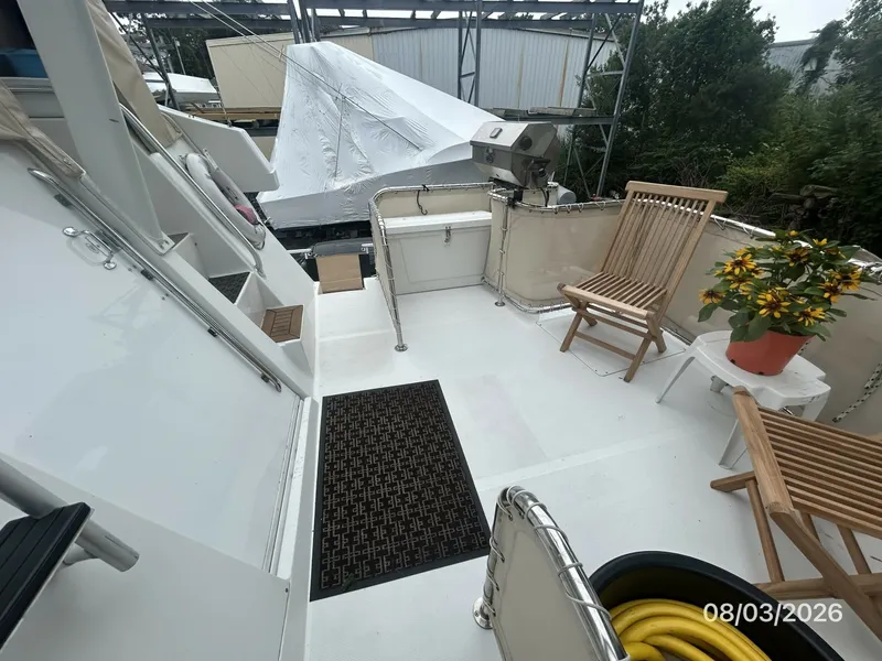 Slide: The Image of 43' Mainship trunk cabin starboard - 7407603
