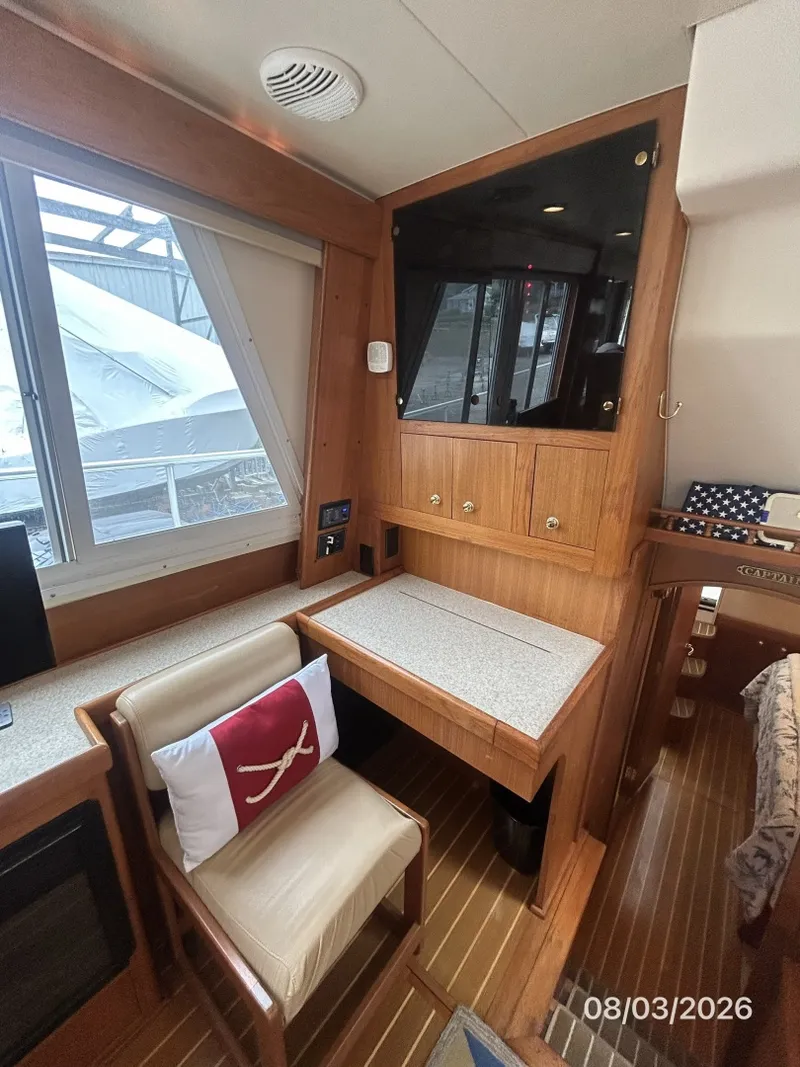 Slide: The Image of 43' Mainship salon starboard aft - 7407578