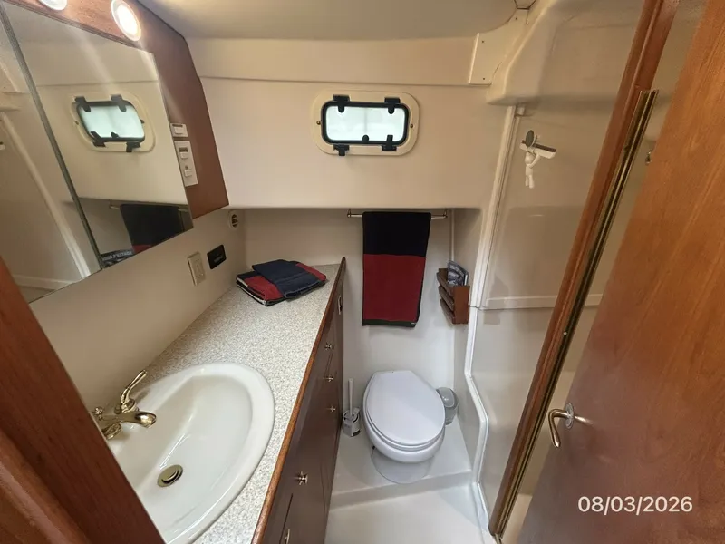 Slide: The Image of 43' Mainship guest head-shower - 7407548