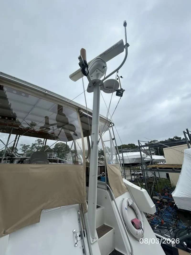 Slide: The Image of 43' Mainship mast - 7407555
