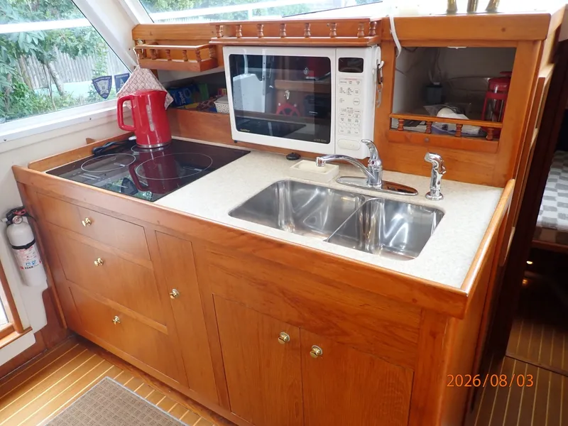 Slide: The Image of 43' Mainship galley forward - 7407539