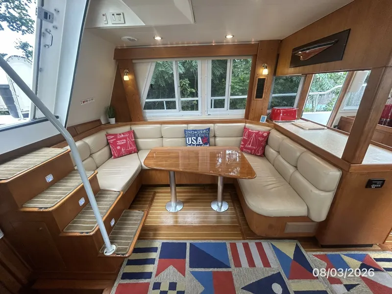 Slide: The Image of 43' Mainship salon port - 7407576