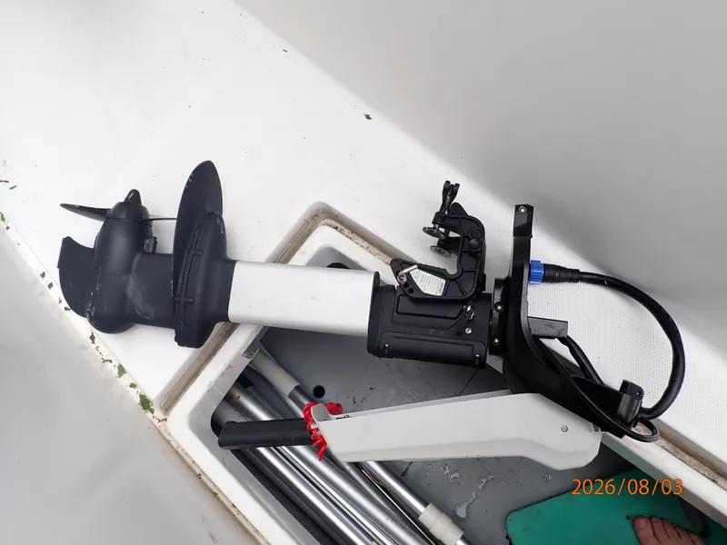 Slide: The Image of 43' Mainship tender outboard - 7407594