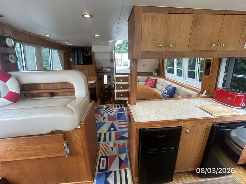 Slide: The Image of 43' Mainship salon aft - 7407573