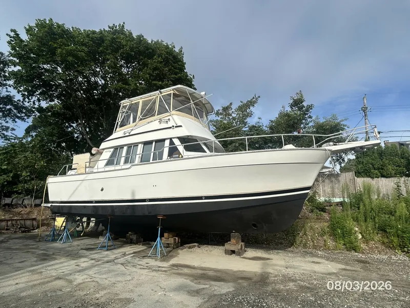 Slide: The Image of 43' Mainship starboard forward profile - 7407582