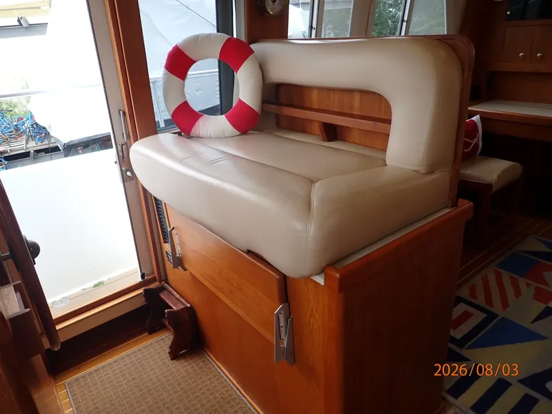 Slide: The Image of 43' Mainship lower helm benchseat - 7407551
