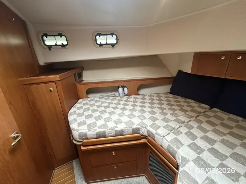 Slide: The Image of 43' Mainship guest stateroom port - 7407534
