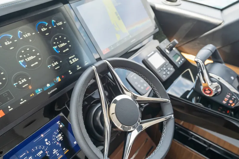 Slide: The Image of Eclipse 50 - STINGRAY GRAY - Helm 2026 Eclipse 505 Shadow STINGRAY GRAY - 7408882