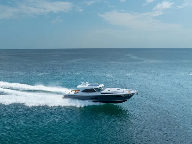 Slide: The Image of Eclipse 50 - STINGRAY GRAY - Exterior Profile 2026 Eclipse 505 Shadow STINGRAY GRAY - 7408852