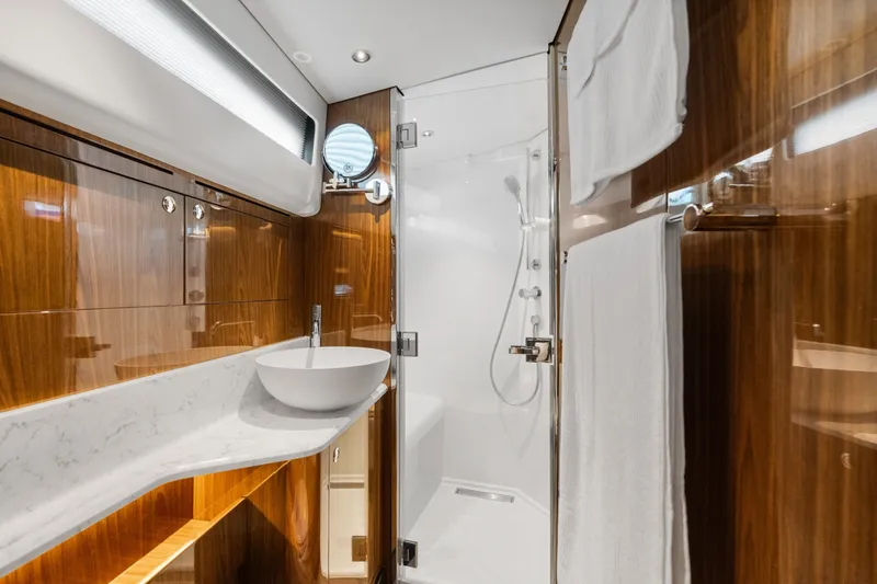 Slide: The Image of Eclipse 50 - STINGRAY GRAY - Guest Head 2026 Eclipse 505 Shadow STINGRAY GRAY - 7408886