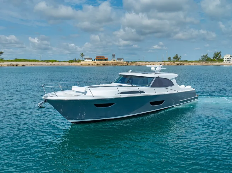 Slide: The Image of Eclipse 50 - STINGRAY GRAY - Exterior Profile 2026 Eclipse 505 Shadow STINGRAY GRAY - 7657020