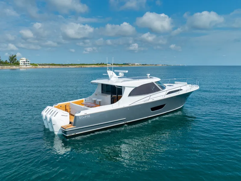 Slide: The Image of Eclipse 50 - STINGRAY GRAY - Exterior Profile 2026 Eclipse 505 Shadow STINGRAY GRAY - 7408812