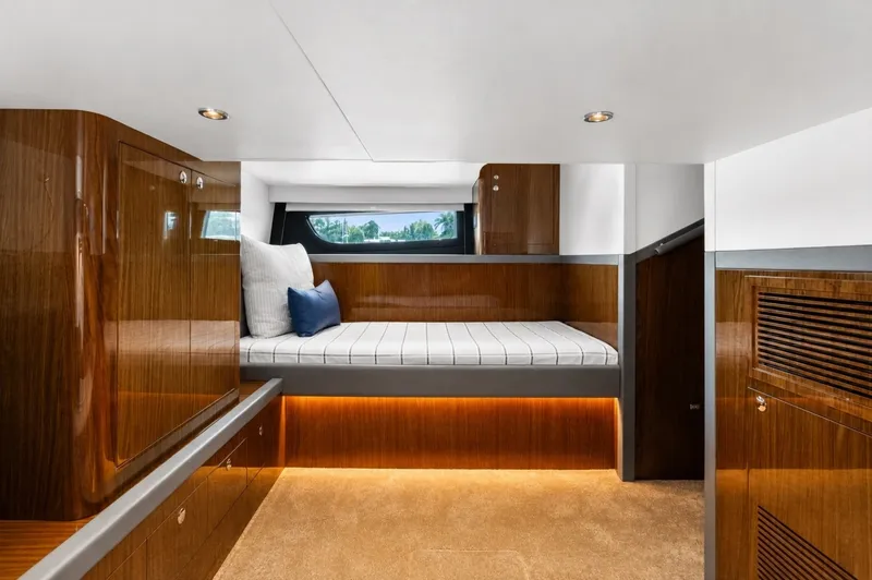 Slide: The Image of Eclipse 50 - STINGRAY GRAY - Guest Stateroom 2026 Eclipse 505 Shadow STINGRAY GRAY - 7408890