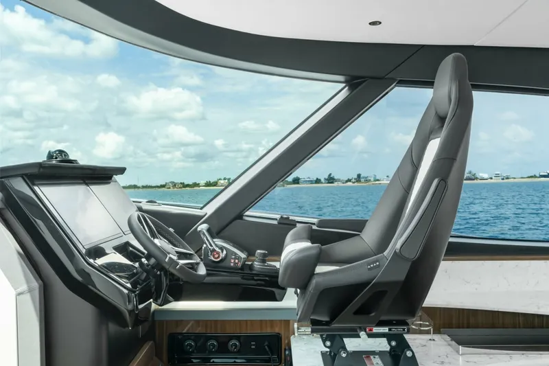 Slide: The Image of Eclipse 50 - STINGRAY GRAY - Helm 2026 Eclipse 505 Shadow STINGRAY GRAY - 7656997