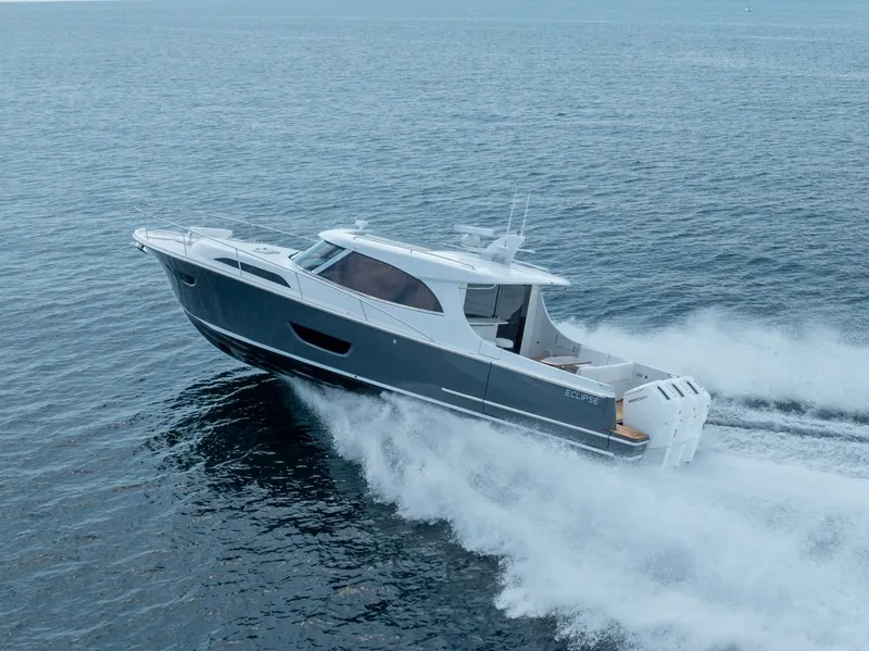 Slide: The Image of Eclipse 50 - STINGRAY GRAY - Exterior Profile 2026 Eclipse 505 Shadow STINGRAY GRAY - 7657036