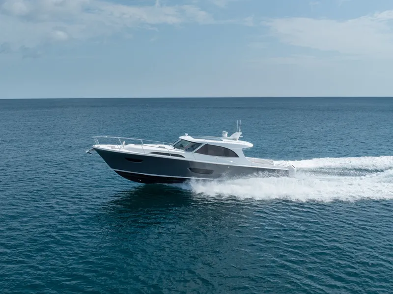 Slide: The Image of Eclipse 50 - STINGRAY GRAY - Exterior Profile 2026 Eclipse 505 Shadow STINGRAY GRAY - 7408840