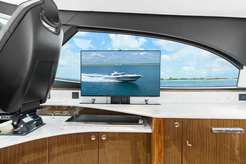 Slide: The Image of Eclipse 50 - STINGRAY GRAY - Helm 2026 Eclipse 505 Shadow STINGRAY GRAY - 7408883