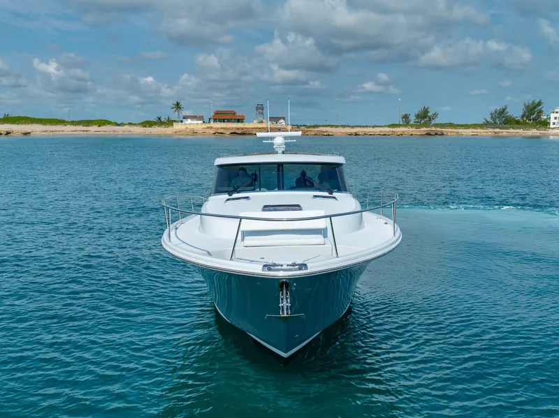 Slide: The Image of Eclipse 50 - STINGRAY GRAY - Exterior Profile 2026 Eclipse 505 Shadow STINGRAY GRAY - 7408816
