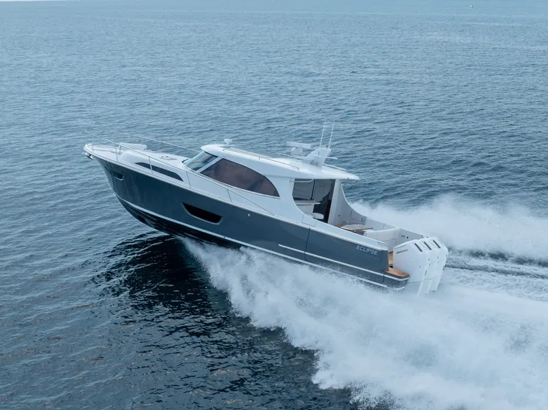 Slide: The Image of Eclipse 50 - STINGRAY GRAY - Exterior Profile 2026 Eclipse 505 Shadow STINGRAY GRAY - 7408844